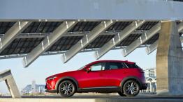 Mazda CX-3 SKYACTIV-G AWD (2015) - lewy bok