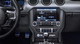 Ford Mustang VI Cabrio (2015) - konsola środkowa