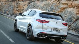 Alfa Romeo Stelvio Quadrifoglio (2018) - widok z tyłu