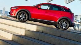 Mazda CX-3 SKYACTIV-G AWD (2015) - lewy bok