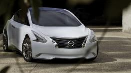 Nissan Ellure Concept - widok z przodu