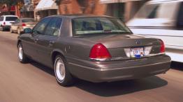 Ford Crown Victoria 2001 - widok z tyłu