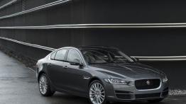 Jaguar XE 2.0d Ammonite Grey (2015) - prawy bok