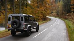 Land Rover Defender 2012 - widok z tyłu