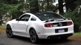 Ford Mustang 2013 - widok z tyłu