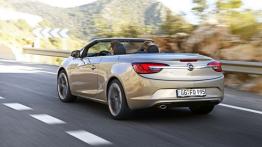 Opel Cascada - widok z tyłu