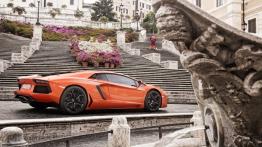 Lamborghini Aventador LP700-4 - prawy bok