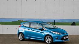 Ford Fiesta Hatchback 3D - prawy bok