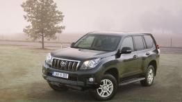 Toyota Land Cruiser 2010 - widok z przodu