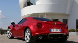 Alfa Romeo 4C (2013) - widok z tyłu