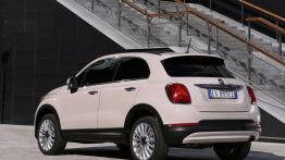 Fiat 500X Lounge (2015) - widok z tyłu