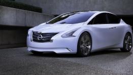 Nissan Ellure Concept - widok z przodu