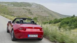 Mazda MX-5 IV Soul Red (2015) - widok z tyłu