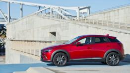 Mazda CX-3 SKYACTIV-G AWD (2015) - lewy bok