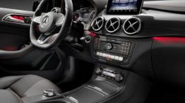 Mercedes B 250 4MATIC (W 246) Facelifting - kokpit