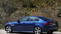 Jaguar XE 2.5t R-Sport Bluefire (2015) - widok z tyłu