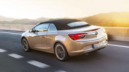 Opel Cascada - widok z tyłu