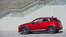 Mazda CX-3 SKYACTIV-G AWD (2015) - lewy bok