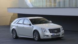 Cadillac CTS Kombi - widok z przodu