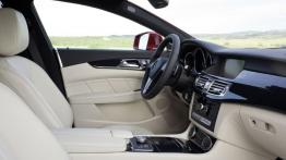 Mercedes CLS Shooting Brake - widok ogólny wnętrza z przodu