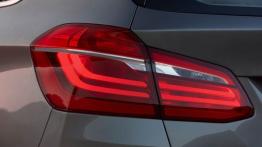 BMW serii 2 Active Tourer (2014) - lewy tylny reflektor - włączony