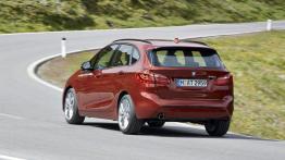 BMW 218d Active Tourer (2014) - widok z tyłu