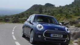 Mini Cooper D 2014 - wersja 5-drzwiowa - widok z przodu