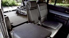Ford Flex 2013 - tylna kanapa złożona, widok z boku