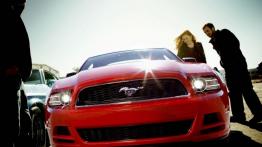 Ford Mustang 2013 - widok z przodu