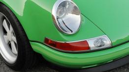 Porsche 911 SINGER - prawy przedni reflektor - wyłączony