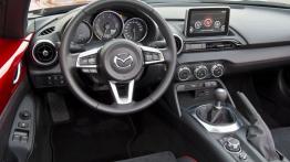 Mazda MX-5 IV Soul Red (2015) - kokpit