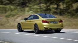 BMW M4 F82 Coupe (2014) - widok z tyłu