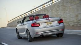 BMW 228i Cabrio (2015) - wersja amerykańska - widok z tyłu