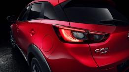 Mazda CX-3 (2016) - lewy tylny reflektor - włączony