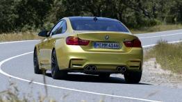 BMW M4 F82 Coupe (2014) - widok z tyłu