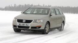 Volkswagen Passat Variant 2005 - widok z przodu