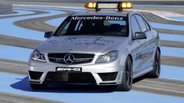 Mercedes C63 AMG 2012 - samochód bezpieczeństwa DTM - przód - reflektory włączone