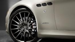 Maserati Quattroporte Sport Gt S - lewe przednie nadkole