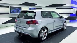 Volkswagen Study Golf R - tył - reflektory włączone