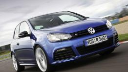 Volkswagen Golf R - prawy bok