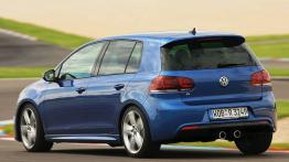 Volkswagen Golf R - widok z tyłu