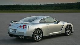 Nissan GT-R - prawy bok