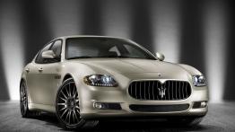 Maserati Quattroporte Sport Gt S - przód - reflektory włączone