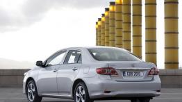 Toyota Corolla Sedan 2010 - widok z tyłu