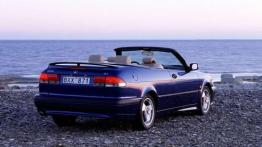 Kabriolet dopracowany do perfekcji - Saab 900