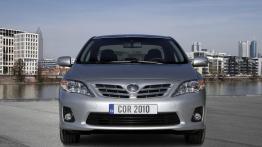 Toyota Corolla Sedan 2010 - widok z przodu