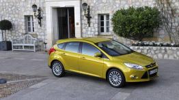 Ford Focus Hatchback 2010 - prawy bok