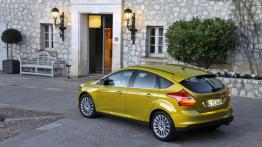 Ford Focus Hatchback 2010 - widok z tyłu