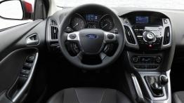 Ford Focus Hatchback 2010 - kokpit