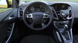 Ford Focus Hatchback 2010 - kokpit